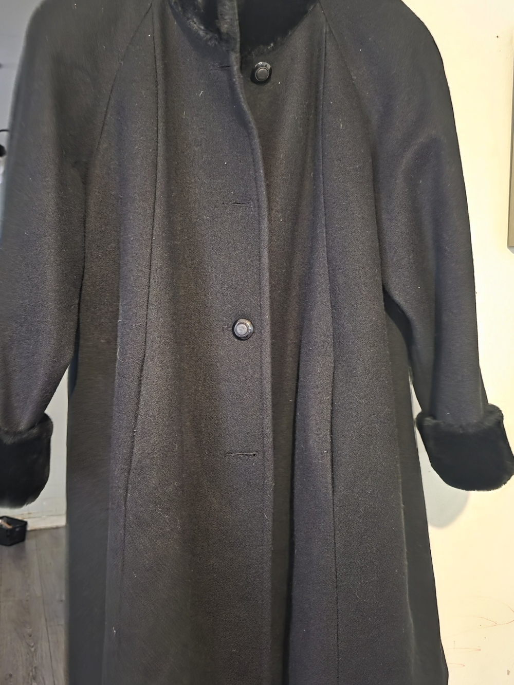 Black Women's Wool-Blend Trench Coat with Faux Fur Trim
